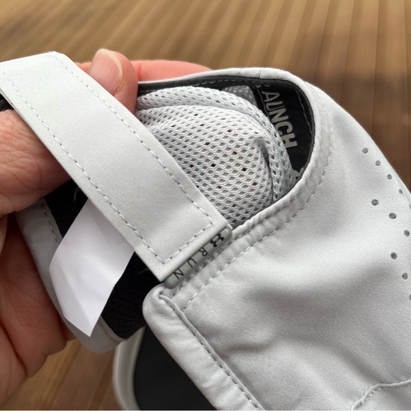 Ladies Under Armor light gray, light weight, running cap NWT - Picture 8 of 12